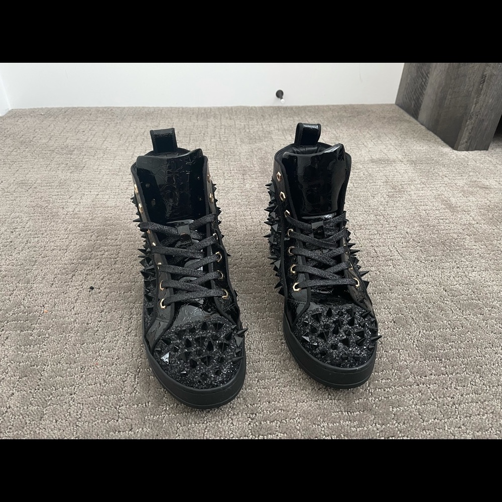 Selling my brand new pair of Aurelio Garcia shoes.